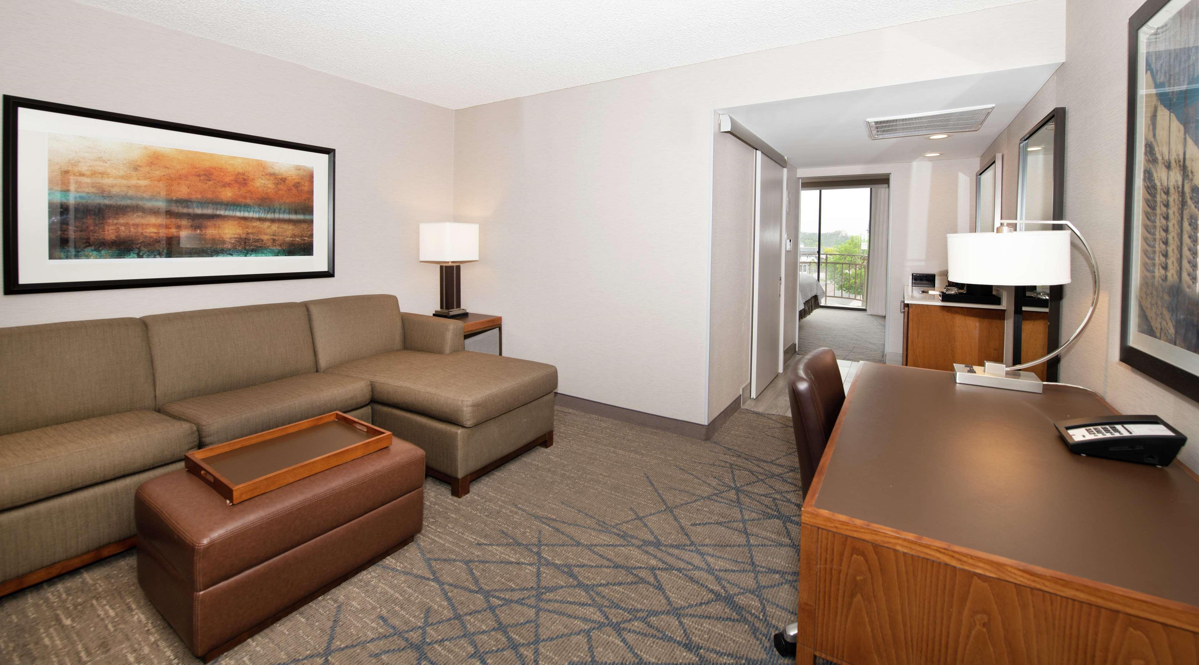 Embassy Suites By Hilton Colorado Springs Dış mekan fotoğraf