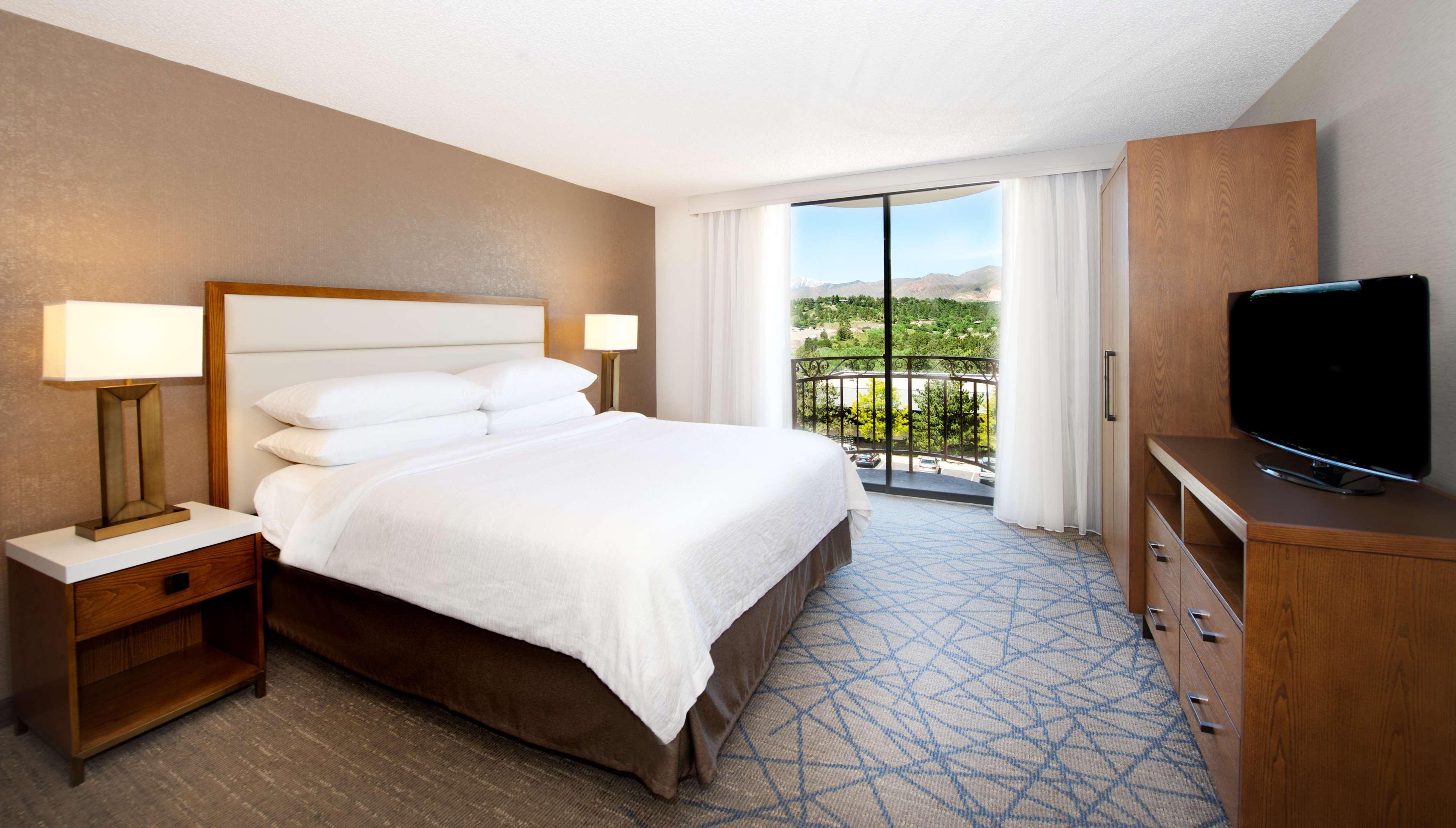 Embassy Suites By Hilton Colorado Springs Dış mekan fotoğraf