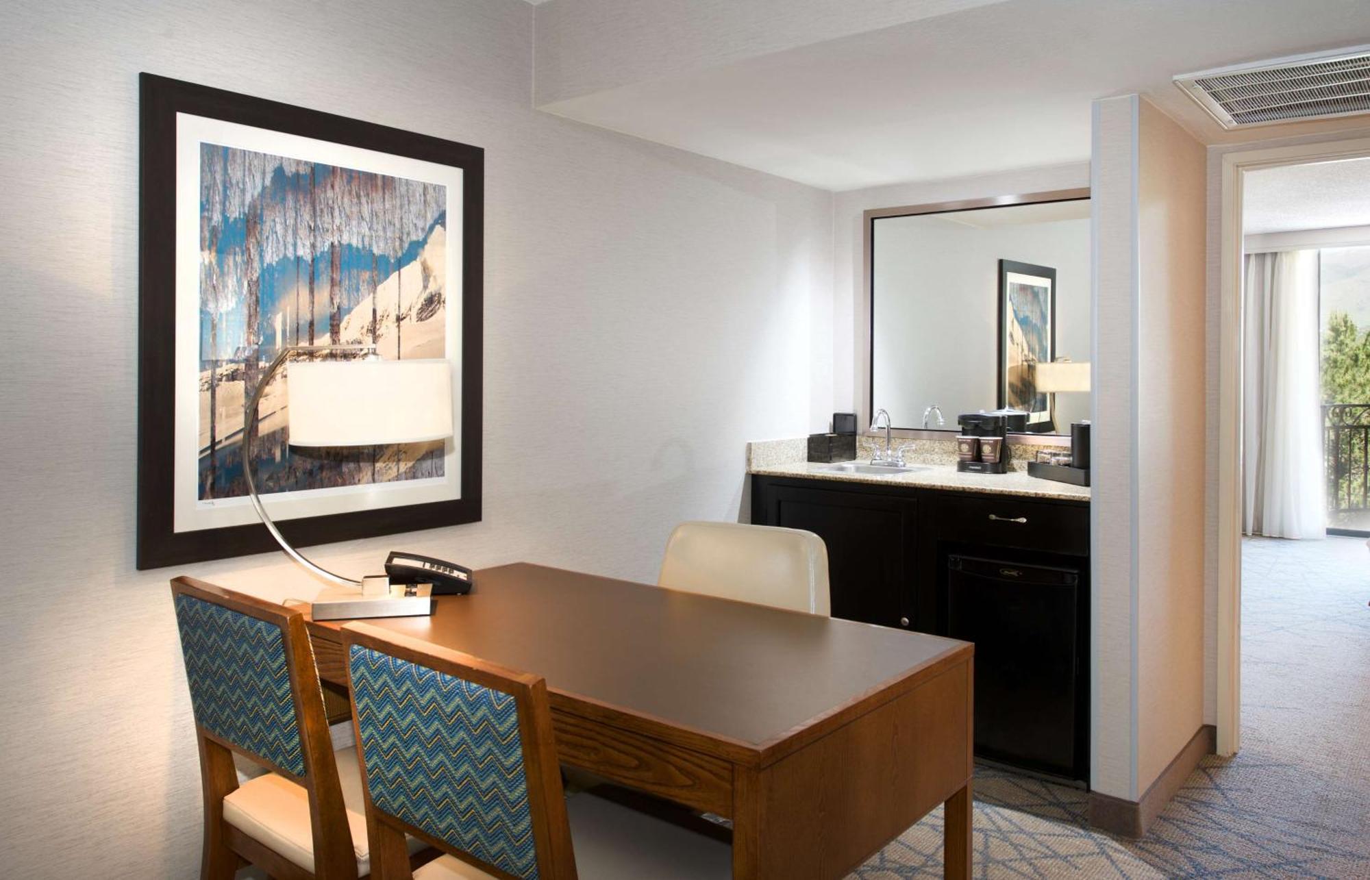 Embassy Suites By Hilton Colorado Springs Dış mekan fotoğraf