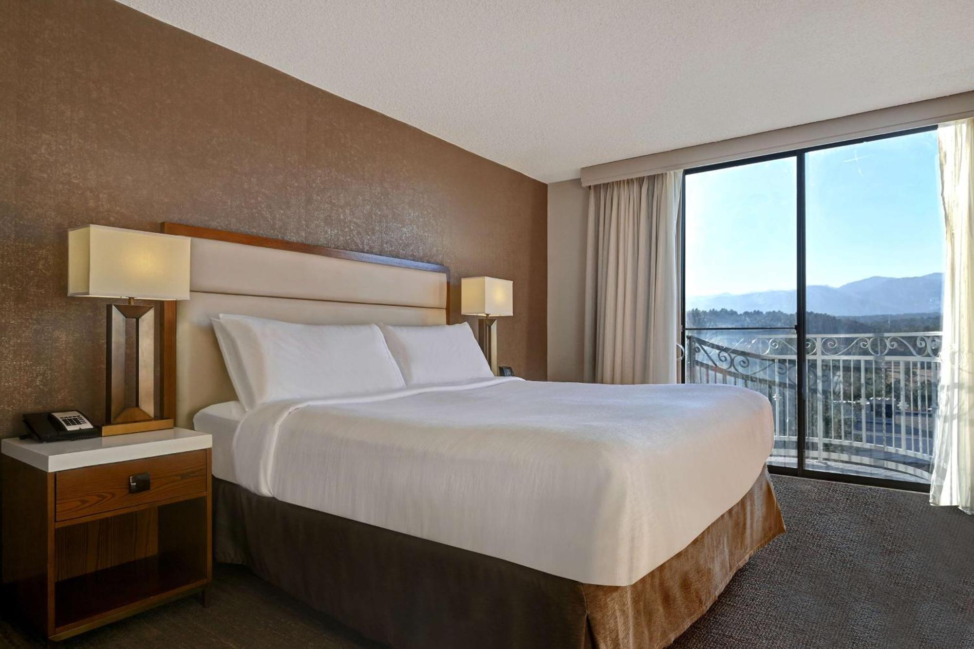 Embassy Suites By Hilton Colorado Springs Dış mekan fotoğraf