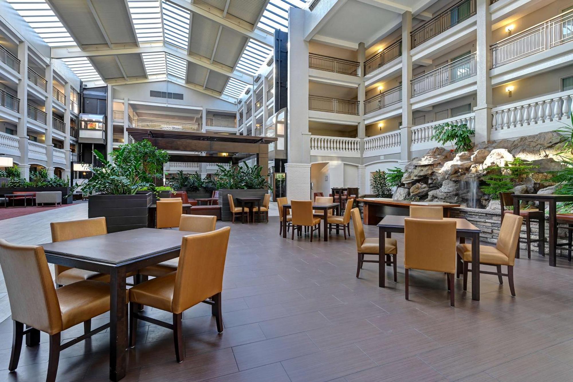 Embassy Suites By Hilton Colorado Springs Dış mekan fotoğraf